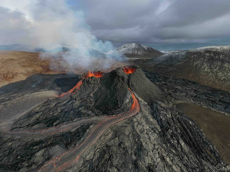 Active Volcano Tour and Blue Lagoon Admission - TGW Travel Group